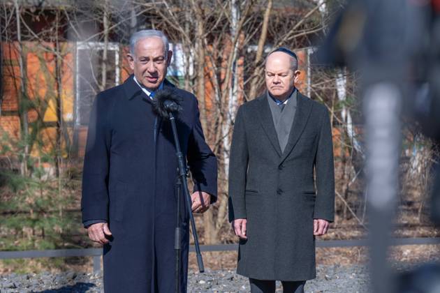 Prime Minister Benjamin Netanyahu, German Chancellor Olaf Scholz Visit of the Prime Minister of the State of Israel, Benjamin Netanyahu, in Berlin Visit of the Holocaust Memorial Gleis 17 in Berlin Wannsee with German Chancellor Olaf Scholz Berlin Berlin GER