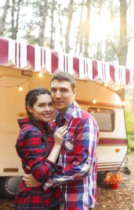 Portrait of romantic couple smiling while holding hands near house on wheels outdoors Portrait of romantic couple man and woman smiling while hugging near house on wheels outdoors ,model released, Symbolfoto Copyright: xZoonar.com DashaxPetrenkox 15918152 ,model released, Symbolfoto ,property released