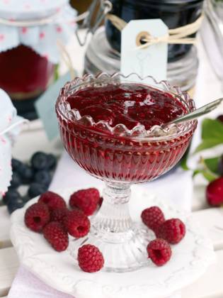 IMAGO Creative, Jahreszeit Sommer, Food, Marmelade kochen Homemade raspberry jam Copyright: xFerdinandxSteenx xDesignxPicsx , 30426906 Copyright: FerdinandxSteenx xDesignxPics 30426906