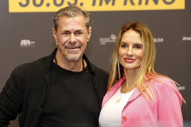 Sven Martinek with partner Bianca Rütter at the premiere of the feature film Manta, Manta Zwoter Teil at the Cinedom Cologne, 26 03 2023 Foto:xR.xSchmiegeltx xFuturexImage