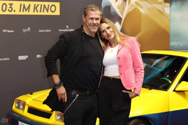 Sven Martinek with partner Bianca Rütter at the premiere of the feature film Manta, Manta Zwoter Teil at the Cinedom Cologne, 26 03 2023 Foto:xT.xSchröerx xFuturexImage