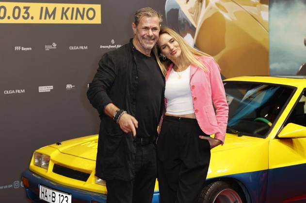 Sven Martinek with partner Bianca Rütter at the premiere of the feature film Manta, Manta Zwoter Teil at the Cinedom Cologne, 26 03 2023 Foto:xT.xSchröerx xFuturexImage