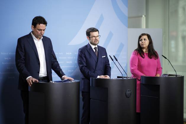 Marco Buschmann, Federal Minister of Justice, center Georg Eisenreich, Minister of Justice of Bavaria, l and Anna Gallina, Senator of Justice of Hamburg, r give a joint press statement after the Bund Laender Digital Summit at the Federal Ministry of Justice in Berlin, 30 03 2023 Berlin Germany. Copyright: xJaninexSchmitz photothek.dex