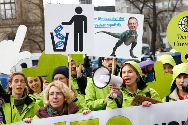 Demo of the movement Fridays for Future against the climate protection results of the meeting of the coalition committee in front of the Ministry of Transport on 31 03,23 in Berlin Fridays for Future Demo against climate protection law in Berlin