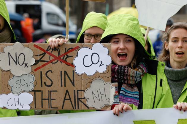 Demo of the movement Fridays for Future against the climate protection results of the meeting of the coalition committee in front of the Ministry of Transport on 31 03,23 in Berlin Fridays for Future Demo against climate protection law in Berlin