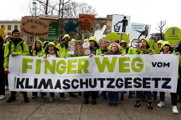 Demo of the movement Fridays for Future against the climate protection results of the meeting of the coalition committee in front of the Ministry of Transport on 31 03,23 in Berlin Fridays for Future Demo against climate protection law in Berlin