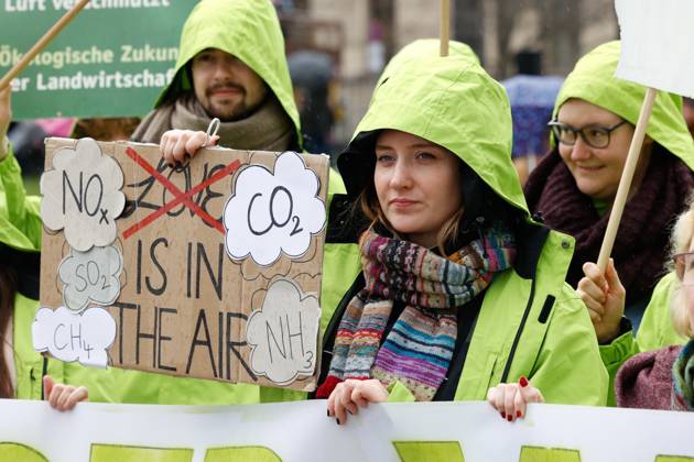 Demo of the movement Fridays for Future against the climate protection results of the meeting of the coalition committee in front of the Ministry of Transport on 31 03,23 in Berlin Fridays for Future Demo against climate protection law in Berlin