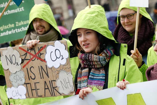 Demo of the movement Fridays for Future against the climate protection results of the meeting of the coalition committee in front of the Ministry of Transport on 31 03,23 in Berlin Fridays for Future Demo against climate protection law in Berlin