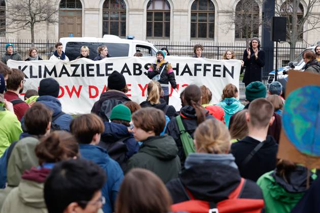 Demo of the movement Fridays for Future against the climate protection results of the meeting of the coalition committee in front of the Ministry of Transport on 31 03,23 in Berlin Fridays for Future Demo against climate protection law in Berlin