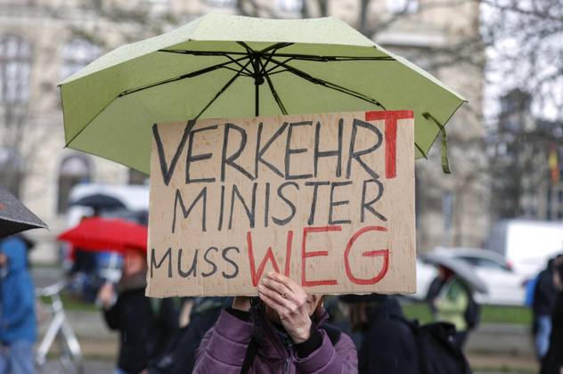 Fridays for future Demo Berlin, 31 03 2023 Fridays for Future Demonstration at the Federal Ministry of Transport for adherence to climate targets and the resignation of Transport Minister Volker Wissing at the Federal Ministry of Transport Berlin Berlin Germany