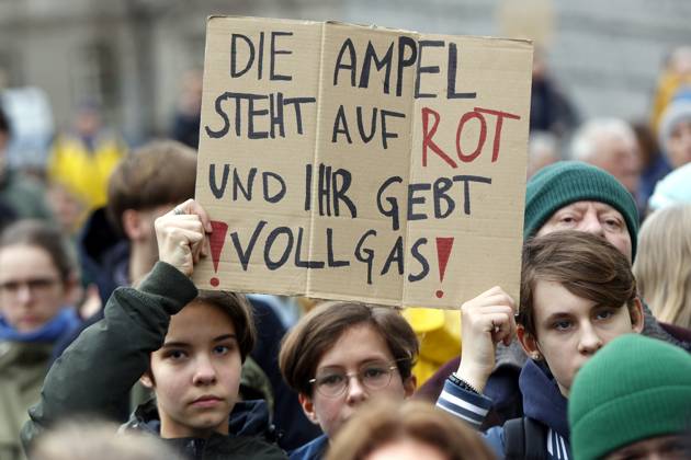 Fridays for future Demo Berlin, 31 03 2023 Fridays for Future Demonstration at the Federal Ministry of Transport for adherence to climate targets and the resignation of Transport Minister Volker Wissing at the Federal Ministry of Transport Berlin Berlin Germany