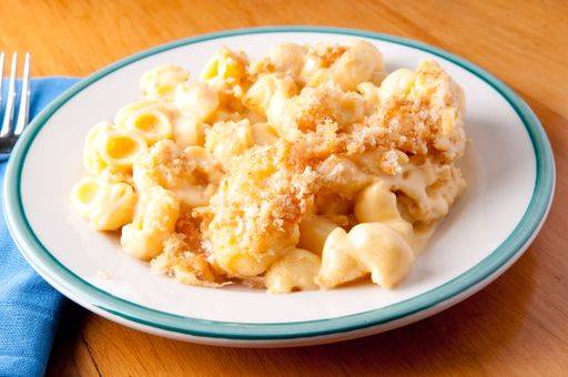 macaroni noodles and cheese with toasted breadcrumb topping and extra cheese baked on top *** Makkaroni Nudeln und Käse mit getoastet breadcrumb aufrichte und Statist Käse gebacken am Spitze 1631229