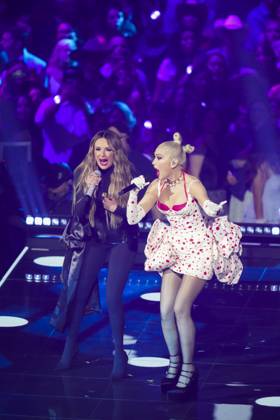 April 2, 2023, Austin, TX, United States: Singers CARLY PEARCE and GWEN STEFANI perform onstage at the 2023 Country Music Awards (CMT) held for the first time in Austin, Texas on April 2, 2023 at the Moody Center before a sold out crowd. Austin United States - ZUMAd150 20230402_znp_d150_254 Copyright: xBobxDaemmrichx