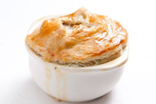 IMAGO Creative, Food, Pot Pie RECORD DATE NOT STATED savoury turkey pot pie with flaky pasty top *** savoury Türkei Topf pie mit flockigen pasty Spitze 1775942