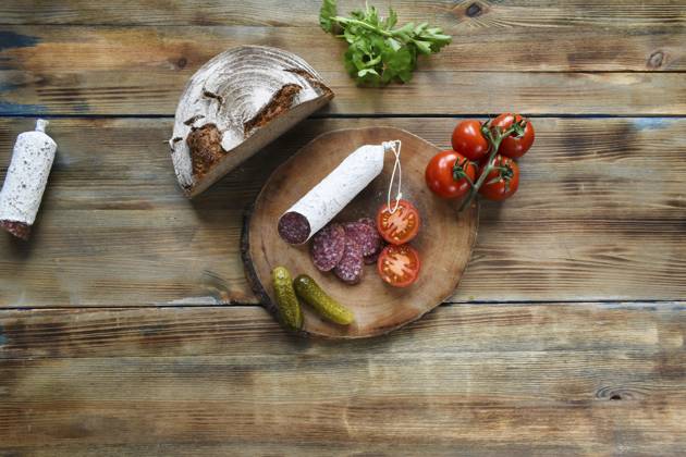 Snack with Salami, Cucumbers and Tomato Copyright: imageBROKER RalfxKabelitz ibxrkz09083034.jpg