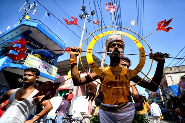 April 6, 2023, Bandel, India: A Hindu devotee carrying a structure supported by a rod pierced through his face as he participates in the Annual Velvel Festival . Velvel is a Hindu festival dedicated to the Hindu God Murugan Mutthumariamman and is celebrated in the month of April. Devotees perform different painful rituals, often involving piercing, with a belief that God Murugan Mutthumariamman will save their family members from all evil powers for next one year. Bandel India - ZUMAs197 20230406_zaa_s197_313 Copyright: xAvishekxDasx