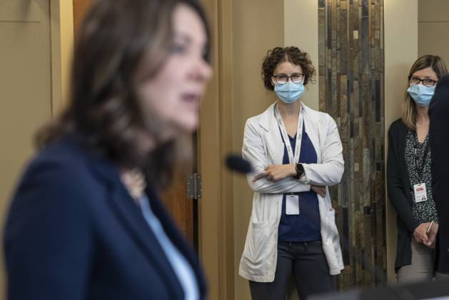 April 11, 2023, SHERWOOD PARK, AB, CANADA: A healthcare worker gives the middle finger as Alberta Premier Danielle Smith announces a public health guarantee in Sherwood Park, Alta., Tuesday, April 11, 2023. SHERWOOD PARK CANADA  - ZUMAc35_ 20230411_zaf_c35_020 Copyright: xJasonxFransonx