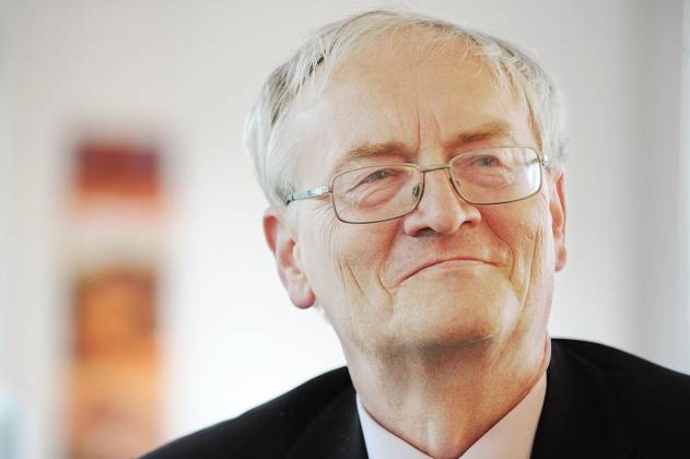 <p>Der ehemalige Staatssekretär im Bundesinnenministerium und frühere Präsident des Bundesnachrichtendienstes (BND), August Hanning, spricht am 27.09.2010 in der WAZ-Zentralredaktion über seine Zeit beim BND, sowie über innen- und außenpolitische Themen der Bundesregierung. Deutschland NRW Essen Copyright: MATTHIASxGRABEN