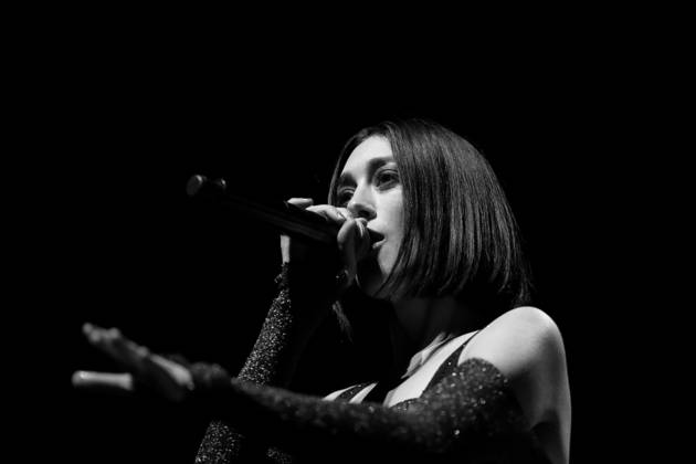 Elif Demirezer aka Elif at a concert supporting Johannes Oerding at Mercedes Benz Arena in Berlin, 15 April 2023 photo black and white converted Elif concert Berlin
