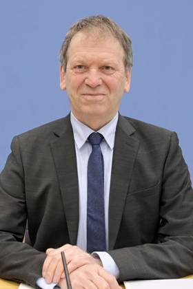 Hans Martin Henning at the Federal Press Conference on the publication of the audit report on the calculation of German greenhouse gas emissions for the year 2022 at the Haus der Bundespressekonferenz Berlin, 17 04 2023 Foto:xF.xKernx xFuturexImage