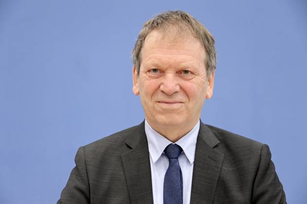 Hans Martin Henning at the Federal Press Conference on the publication of the audit report on the calculation of German greenhouse gas emissions for the year 2022 at the Haus der Bundespressekonferenz Berlin, 17 04 2023 Foto:xF.xKernx xFuturexImage