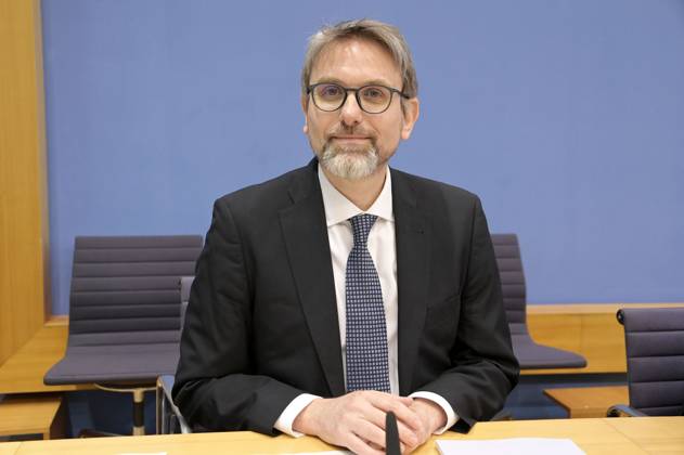 Marc Oliver Bettzüge at the Federal Press Conference on the publication of the audit report on the calculation of German greenhouse gas emissions for the year 2022 in the House of the Federal Press Conference Berlin, 17 04 2023 Foto:xF.xKernx xFuturexImage