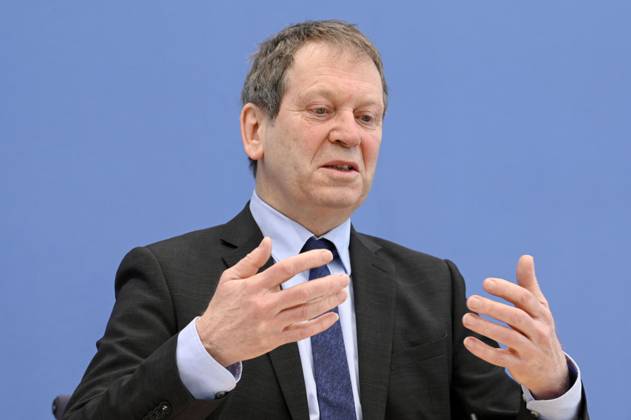 Hans Martin Henning at the Federal Press Conference on the publication of the audit report on the calculation of German greenhouse gas emissions for the year 2022 at the Haus der Bundespressekonferenz Berlin, 17 04 2023 Foto:xF.xKernx xFuturexImage