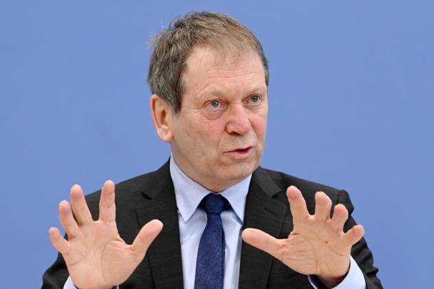 Hans Martin Henning at the Federal Press Conference on the publication of the audit report on the calculation of German greenhouse gas emissions for the year 2022 at the Haus der Bundespressekonferenz Berlin, 17 04 2023 Foto:xF.xKernx xFuturexImage
