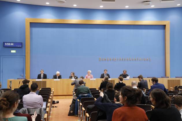 Marc Oliver Bettzüge, Thomas Heimer , Barbara Schlomann, Brigitte Knopf , Hans Martin Henning, Germany, Berlin, Federal Press Conference, Topic Publication of the verification report on the calculation of German greenhouse gas emissions for the year 2022.