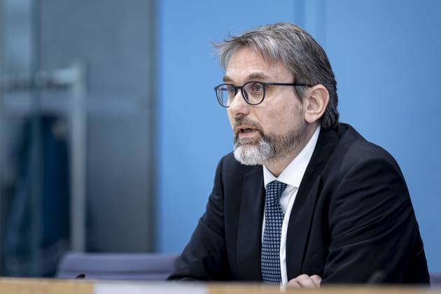 Prof Dr Marc Oliver Bettzuege, Council Member ERK, Energy Economics Institute at the UniversityâˆöÂßt of Kâˆöâˆln EWI , recorded at a federal press conference on the publication of the test report on the calculation of German greenhouse gas emissions for the year 2022 Berlin, 17 04 2023 Berlin Germany. Copyright: xNicolasxLepartz photothek.dex