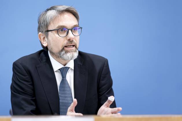 Prof Dr Marc Oliver Bettzuege, Council Member ERK, Energy Economics Institute at the UniversityâˆöÂßt of Kâˆöâˆln EWI , recorded at a federal press conference on the publication of the test report on the calculation of German greenhouse gas emissions for the year 2022 Berlin, 17 04 2023 Berlin Germany. Copyright: xNicolasxLepartz photothek.dex