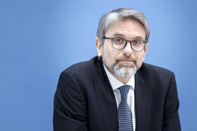 Prof Dr Marc Oliver Bettzuege, Council Member ERK, Energy Economics Institute at the UniversityâˆöÂßt of Kâˆöâˆln EWI , recorded at a federal press conference on the publication of the test report on the calculation of German greenhouse gas emissions for the year 2022 Berlin, 17 04 2023 Berlin Germany. Copyright: xNicolasxLepartz photothek.dex