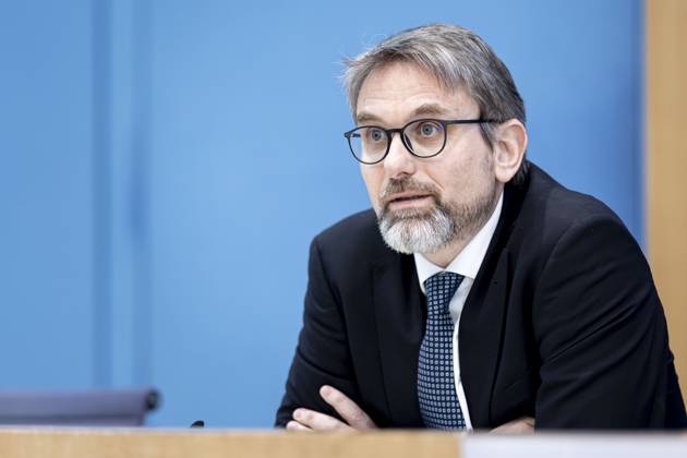 Prof Dr Marc Oliver Bettzuege, Council Member ERK, Energy Economics Institute at the UniversityâˆöÂßt of Kâˆöâˆln EWI , recorded at a federal press conference on the publication of the test report on the calculation of German greenhouse gas emissions for the year 2022 Berlin, 17 04 2023 Berlin Germany. Copyright: xNicolasxLepartz photothek.dex
