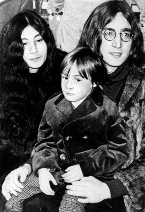 RECORD DATE NOT STATED John Lennon With Yoko Ono And The Son Julian. John Lennon With Yoko Ono And The Son Julian. Copyright: 972_ML_05_W487141
