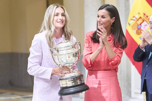 Bilder des Jahres 2023, Entertainment 04 April Entertainment Themen der Woche KW16 Entertainment Bilder des Tages 18-04-2023 Madrid Queen Letizia with FC Barcelona s midfielder Alexia Putellas attend the national sports award ceremony at the El Pardo palace in Madrid. No Spain  Copyright: xPPEx