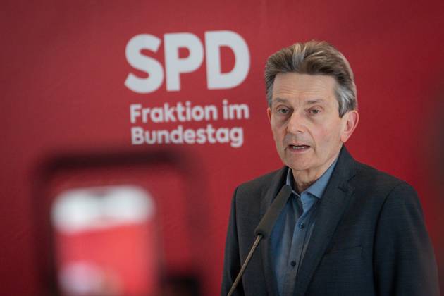 Statement of the SPD before the parliamentary group meeting Current, 18 04 2023, Berlin, Dr Rolf Muetzenich in the portrait with his statement in the run-up to the parliamentary group meeting of the German Bundestag of the SPD parliamentary group in the Reichstag building Berlin Berlin Germany