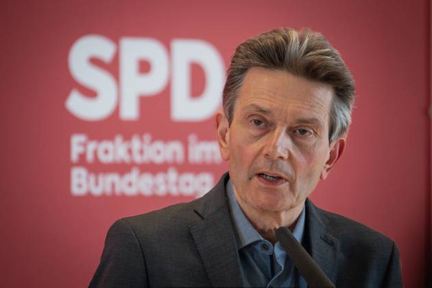 Statement of the SPD before the parliamentary group meeting Current, 18 04 2023, Berlin, Dr Rolf Muetzenich in the portrait with his statement in the run-up to the parliamentary group meeting of the German Bundestag of the SPD parliamentary group in the Reichstag building Berlin Berlin Germany
