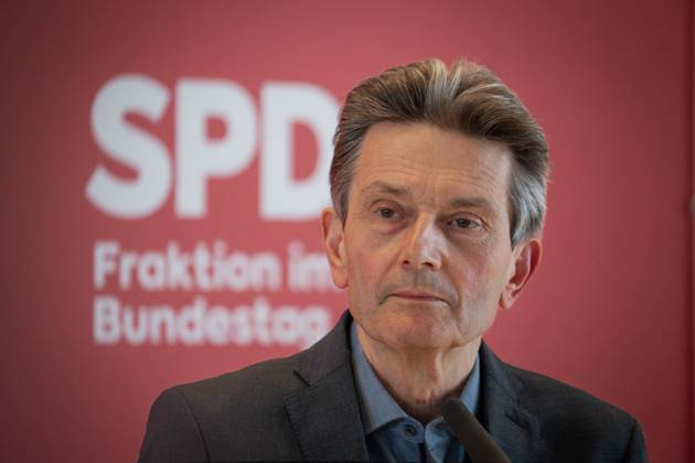 Statement of the SPD before the parliamentary group meeting Current, 18 04 2023, Berlin, Dr Rolf Muetzenich in the portrait with his statement in the run-up to the parliamentary group meeting of the German Bundestag of the SPD parliamentary group in the Reichstag building Berlin Berlin Germany