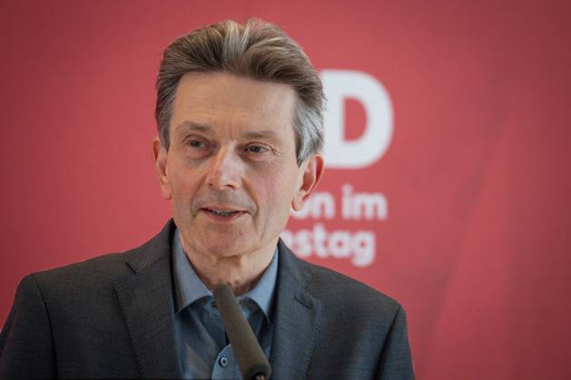 Statement of the SPD before the parliamentary group meeting Current, 18 04 2023, Berlin, Dr Rolf Muetzenich in the portrait with his statement in the run-up to the parliamentary group meeting of the German Bundestag of the SPD parliamentary group in the Reichstag building Berlin Berlin Germany
