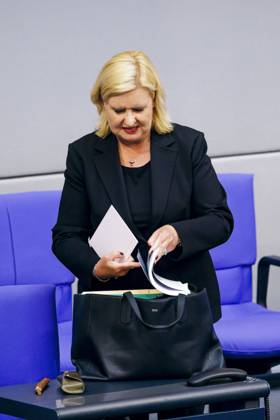 The Commissioner for the Armed Forces of the German Bundestag, Eva Hoegl, SPD, recorded in the plenary session of the Bundestag Berlin, 20 04 2023 Berlin Germany Copyright: xThomasxTrutschel photothek.dex