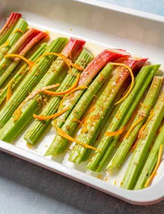 RECORD DATE NOT STATED A closeup shot of rhubarb stalks in a rectangle plate. *** einer closeupe erschossen des Rhabarber pirscht ÊIn einer Rechteck Teller 2469593
