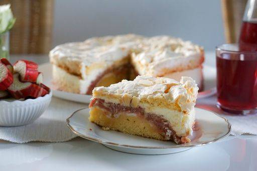 RECORD DATE NOT STATED rhubarb cake on a white table *** Rhabarber Kuchen am einer weiß Tisch 2502595