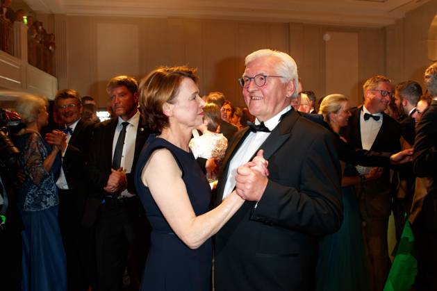 Federal press ball Frank Walter Steinmeier with wife Elke Büdenbender at the 70 Federal press ball on 21 04 2023 in the hotel Adlon Kempinski in Berlin Copyright: xEventpressxKochanx