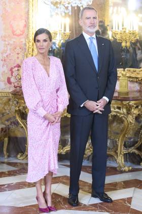 Bilder des Jahres 2023, Entertainment 04 April Entertainment Themen der Woche KW17 Entertainment Bilder des Tages 25-04-2023 Madrid Queen Letizia and King Felipe before the official lunch with representatives of the Cervantes Award at the royal palace in Madrid. No Spain  Copyright: xPPEx