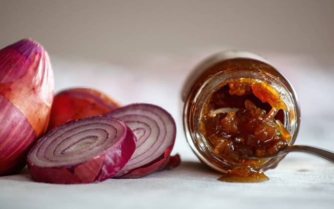 Jam from Red Onion jam, the with Onions Or Shallots prepared become can 1085317856
