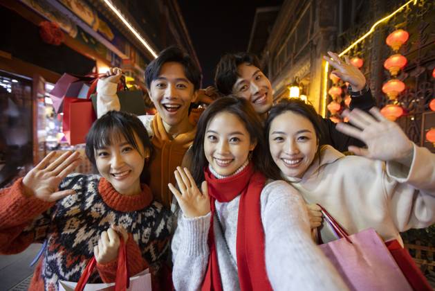 Happy young Chinese friends shopping for Chinese New Year Beijing China Copyright: xLanexOateyx bji06860101