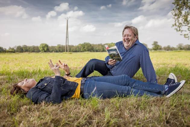 WDR-Redakteur Gisbert Baltes stellt sein neues Buch vor und posierte für die Pressebilder zusammen mit WDR-Moderatorin Steffi Neu am Arsch der Welt in Uedem auf dem platten Land. Mittwoch (30.05.12) in Uedem. Bilder : Jakob Studnar WDR-Redakteur Gisbert Baltes stellt sein neues Buch vor und posierte foÂ¼r die Pressebilder zusammen mit WDR-Moderatorin Steffi Neu am Arsch der Welt in Uedem auf dem platten Land. Mittwoch (30.05.12) in Uedem. Bilder : Jakob Studnar Buntes Copyright: JakobxStudnar