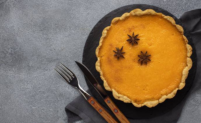 Delicious Pumpkin pie from above Copyright: imageBROKER OleksandrxLatkun ibxole08509306.jpg