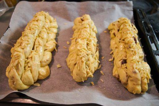 RECORD DATE NOT STATED Making of traditional Czech Chritmas cake *** machend des traditionelle Tschechische Chritmas Kuchen 3930466