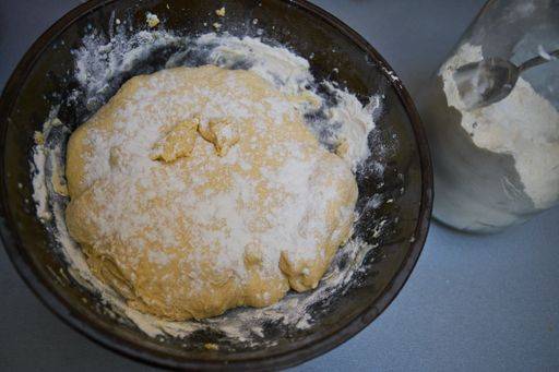 RECORD DATE NOT STATED Making of traditional Czech Chritmas cake *** machend des traditionelle Tschechische Chritmas Kuchen 3930513